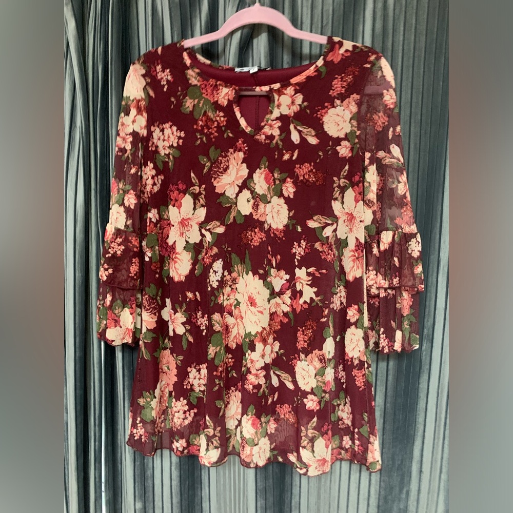 Wilde brand, size Medium, long sleeve dressy blouse/top